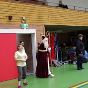 Zwarte Pieten kom maar binnen met je Sint...